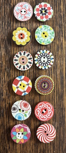 Wooden patterned buttons - 20,