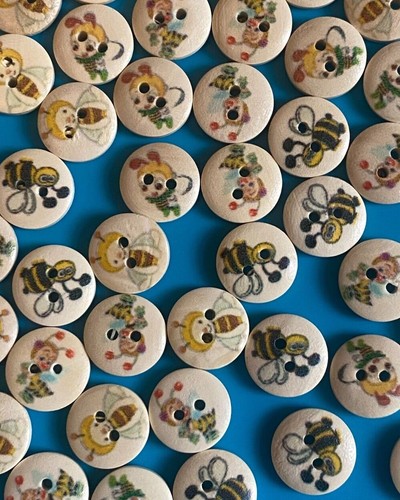 Wooden bee buttons animal - wooden,