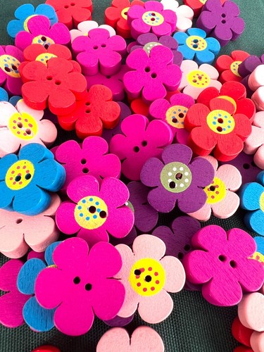 Wooden buttons 20mm flower - 40,