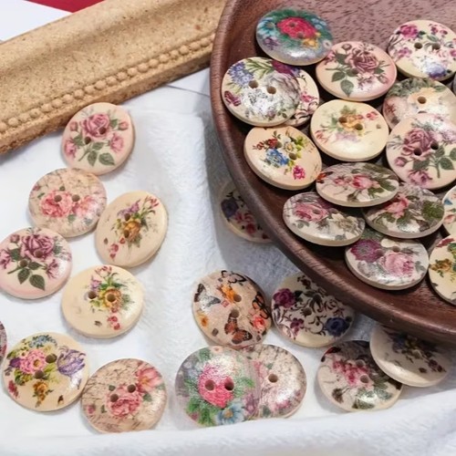 Wooden floral buttons - wooden,